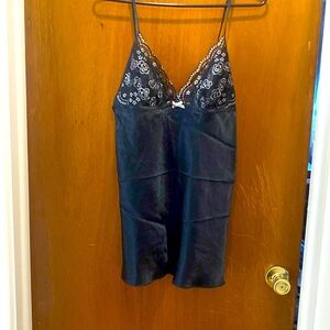 3/$15. Lingerie set: short gown and robe size M